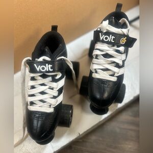 Vintage Riedell Volt derby skates Black with white stripes, size 5